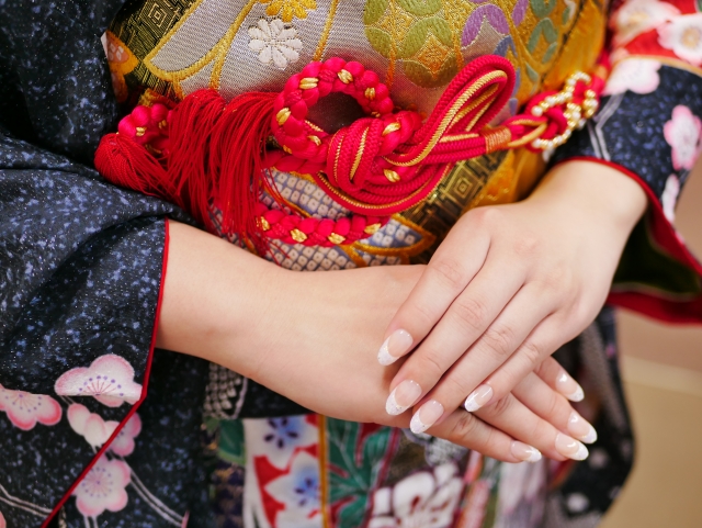 結婚式で振袖を着用した女性の帯まわり